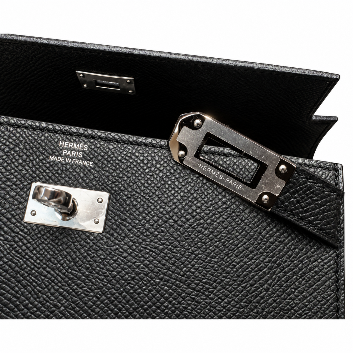 Hermès 25cm Crossbody Bag – Hands-Free Luxury Leather